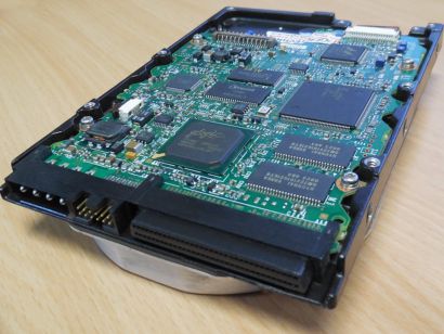 Fujitsu MAH3182MP S26361-H563-V100 HDD Ultra 160 SCSI 68pin 18GB Festplatte*F737