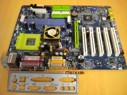 Gigabyte GA-7VAXP Rev:1.1 Sockel A 462 Mainboard + Blende IDE-RAID AGP 8X *m490