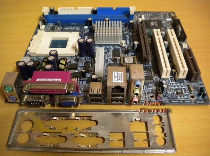 Shuttle MK40V v1.3A Mainboard + Blende Sockel A 462 AGP 8X VGA LAN Audio* m551