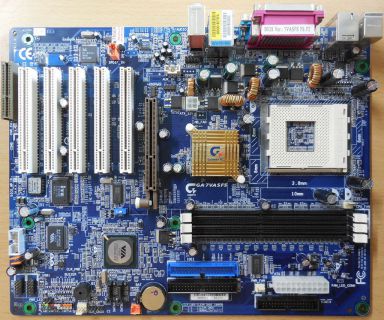 Gigabyte GA-7VASFS Rev1.0 Mainboard +Blende Sockel A 462 VIA KT600 AGP SATA* m29