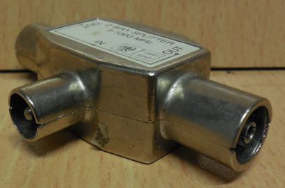 TV Zweifachverteiler 2 fach Verteiler metall Koax-Kupplung 2x Koax-Stecker*so728