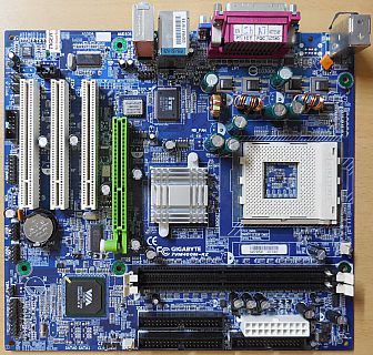 Gigabyte 7VM400M-RZ Rev 1.0 Mainboard +Blende Sockel A 462 AGP 8X VGA LAN* m1021