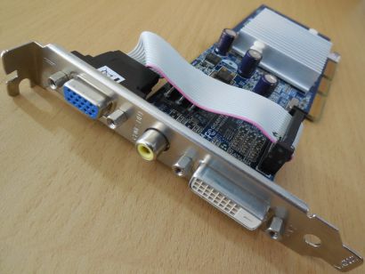 GIGABYTE GV-N52128DS nVidia GeForce FX 5200 128MB VGA DVI AGP Grafikkarte* g566