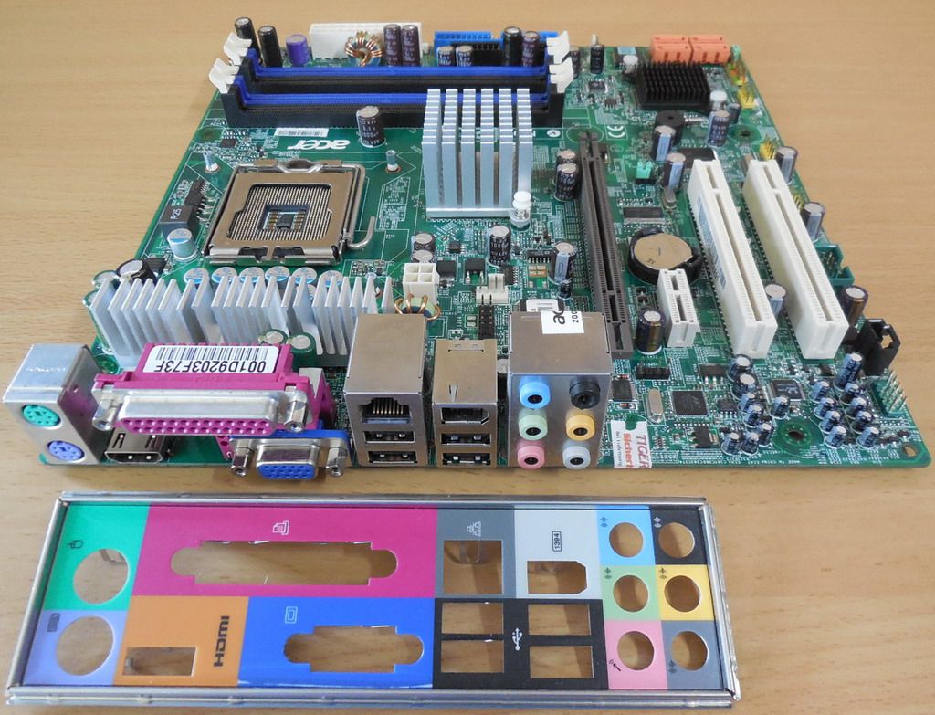Acer Aspire T671 MS 7326 Mainboard Blende Sockel 775 PCIe HDMI DDR2 VG