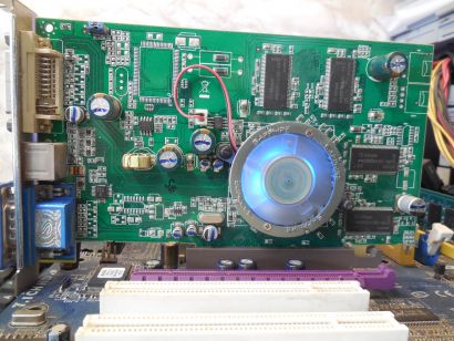 Sapphire Radeon 9550 256MB 128Bit DDR DVI TV-Out VGA RETRO AGP 8X FAN blau* g753 Grafikkarte