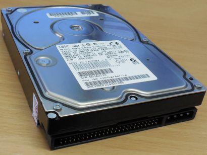 IBM Ultrastar 9ES DDRS-34560 HDD SCSI 50pin 4.5GB Festplatte 7200rpm 384KB* F870