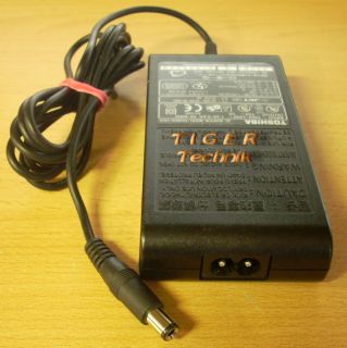 TOSHIBA PA3048U-1ACA AC DC Adapter 15 V Netzteil* nt457