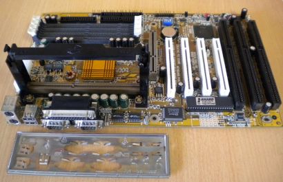 Gigabyte GA-686BX Rev 2.2 Mainboard +Blende 3x ISA Slot 1 Intel 440BX AGP* m578