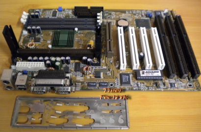Asus P2B Rev 1.02 Mainboard + Blende 3x ISA Slot 1 Intel 440BX AGP PCI USB* m640