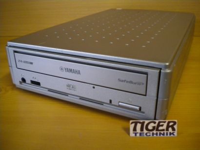 YAMAHA CRW3200IX IEEE 1394 FireWire SafeBurn CD-RW Externer Brenner silber* L324