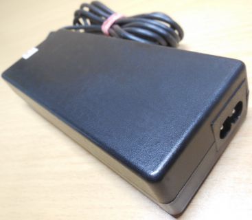 FUJITSU Model SED110P2-19.0 CP311811-01 AC DC Adapter 19V 5.27A Netzteil* nt641
